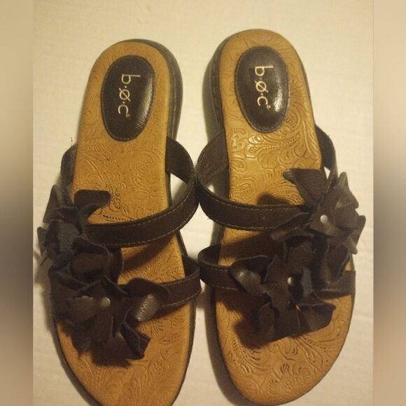 Born leather sandals with leather flower accent - Picture 3 of 9